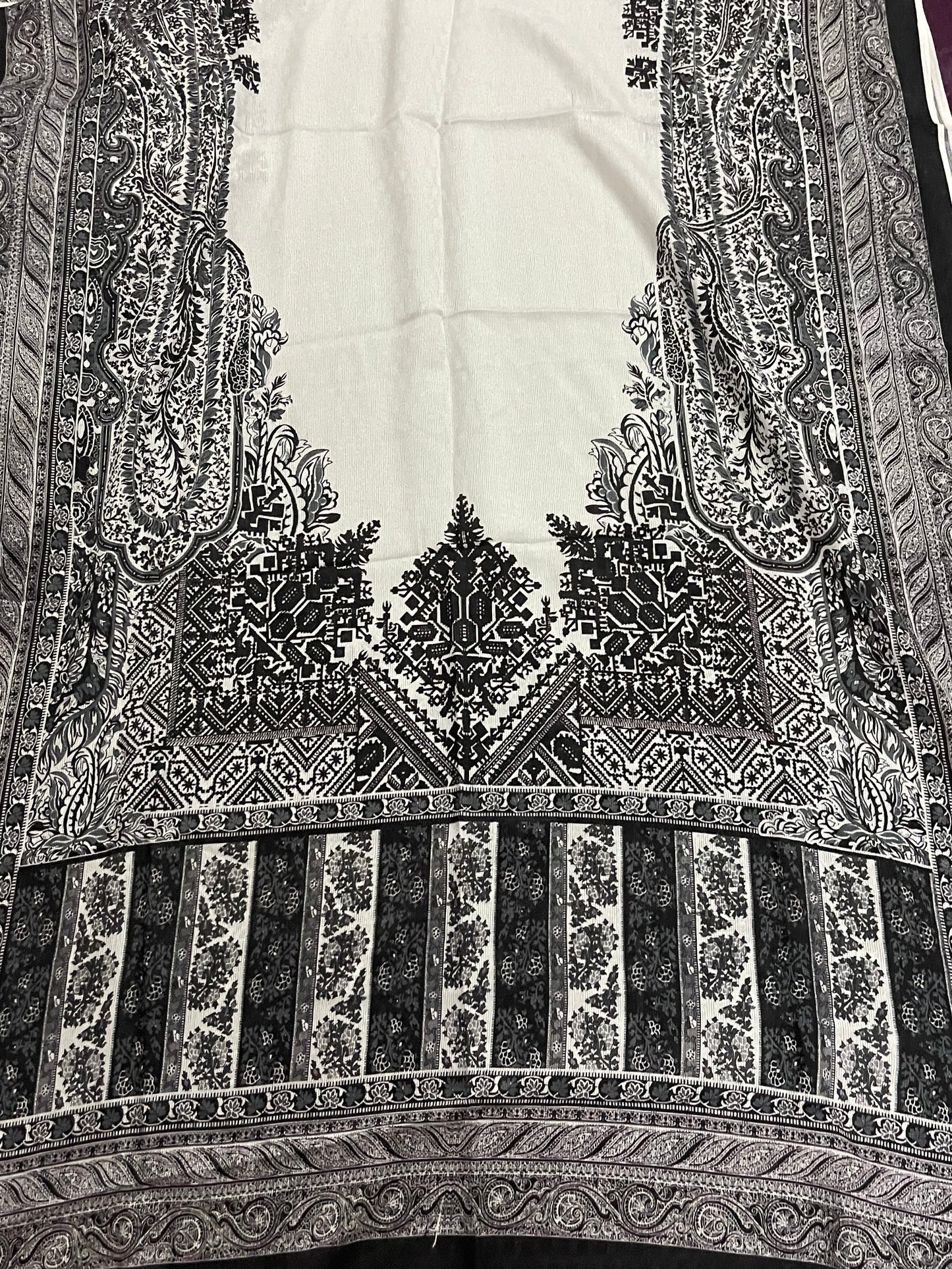 Loraim 3 Piece unstitched Lawn Suits D-4