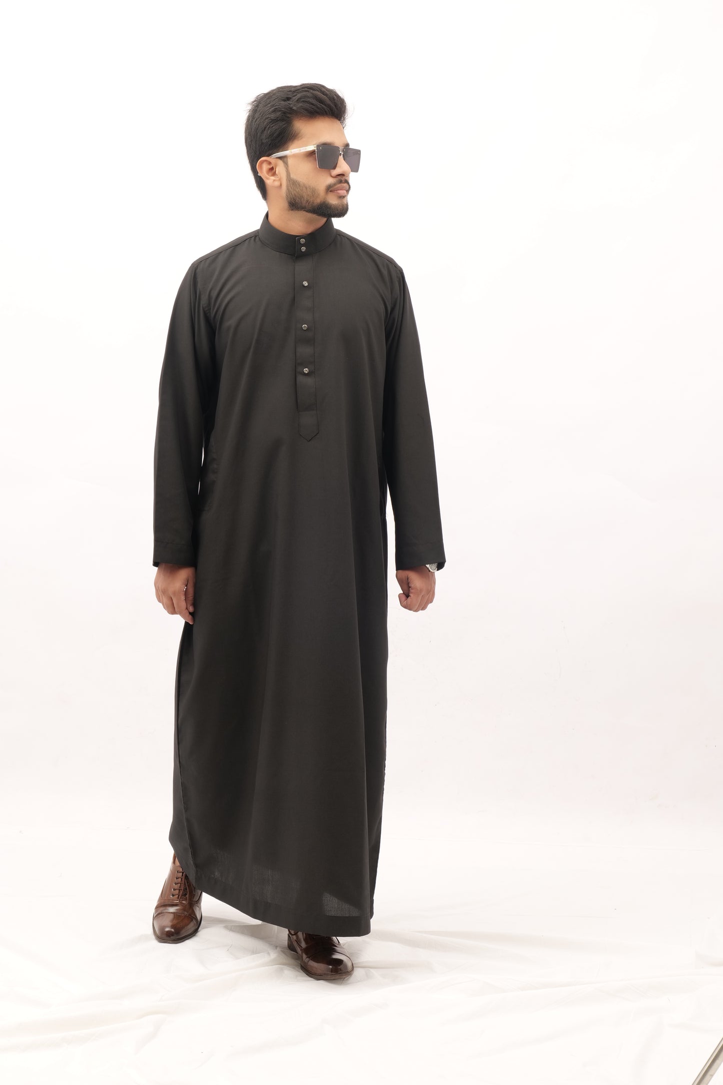Men’s Classic Arabic Thobe – Black | Elegant & Timeless
